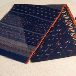 মিড রেঞ্জের জামদানী শাড়ি । ব্লাউজ পিস আছে।