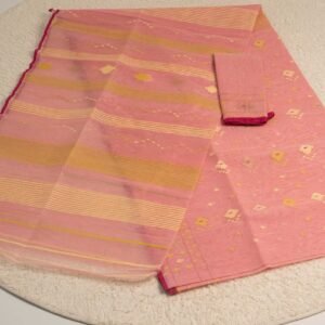 মিড রেঞ্জের জামদানী শাড়ি । ব্লাউজ পিস আছে।